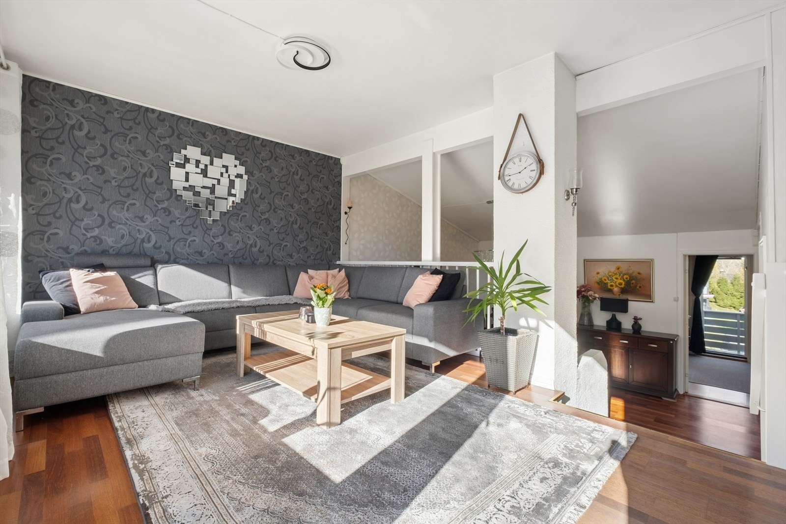 Det er god plass til sofakroken. Galleribilde