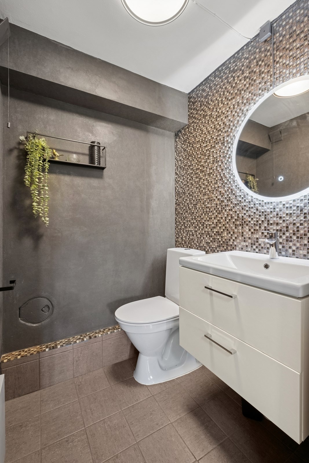 Separat toalettrom. Perfekt for barnefamilien eller når man har gjester Galleribilde