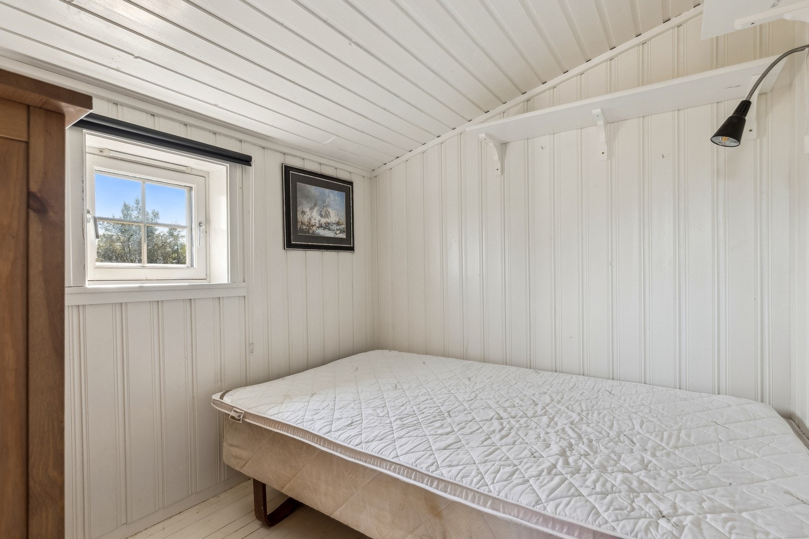 Rom innredet som soverom. Det gjøres oppmerksom på at rommet ikke er godkjent som rom for varig opphold. Galleribilde