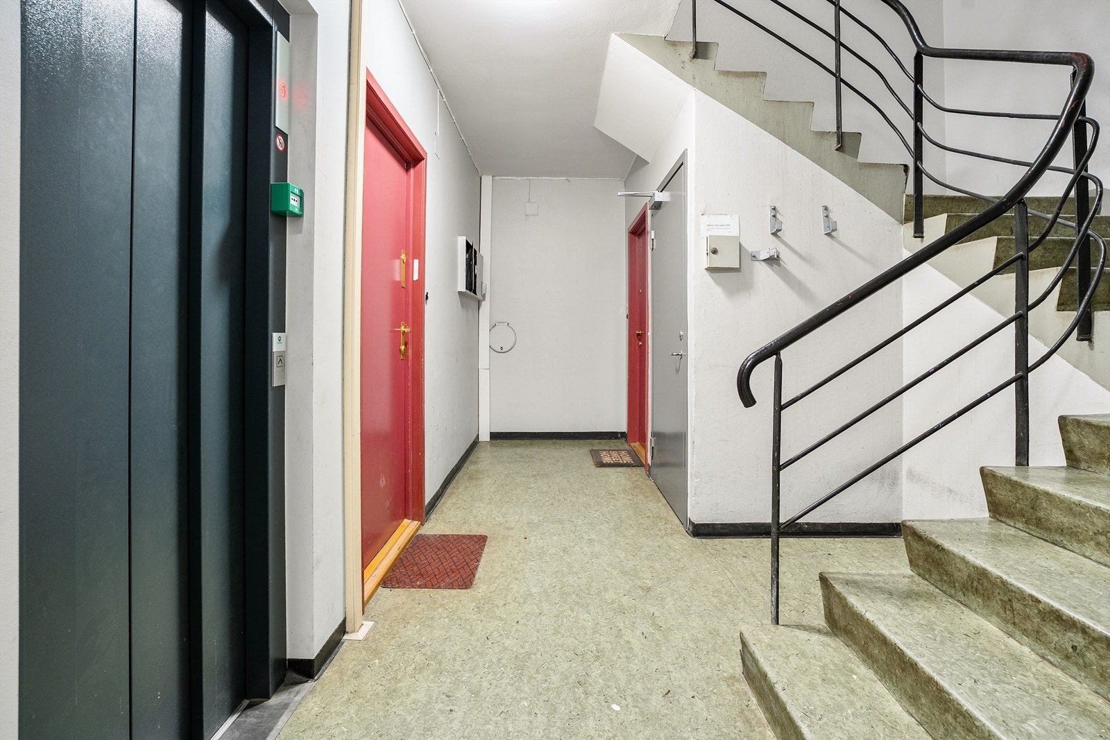 Adkomst via felles trappeoppgang med heis. Galleribilde