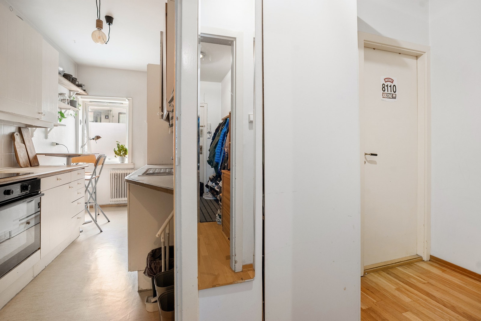 Gangen tar deg videre til leilighetens kjøkken. Galleribilde