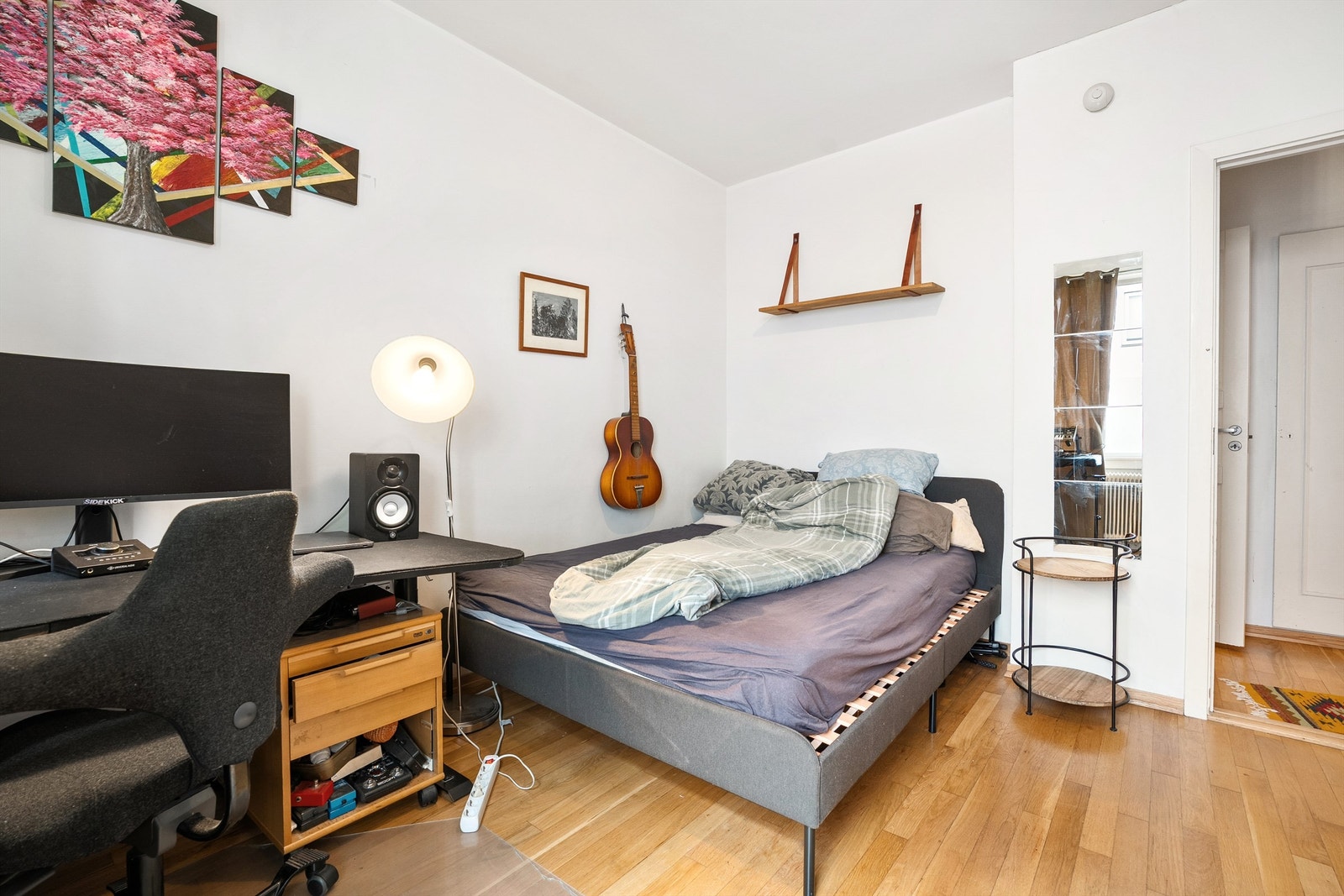 Gode møblerings muligheter i de fleste soverommene i leiligheten. Galleribilde