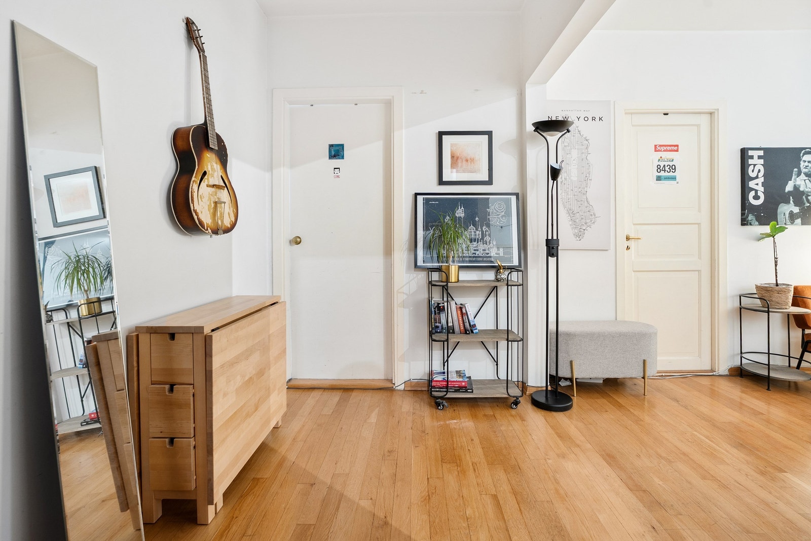 God plass til diverse møblement. Galleribilde