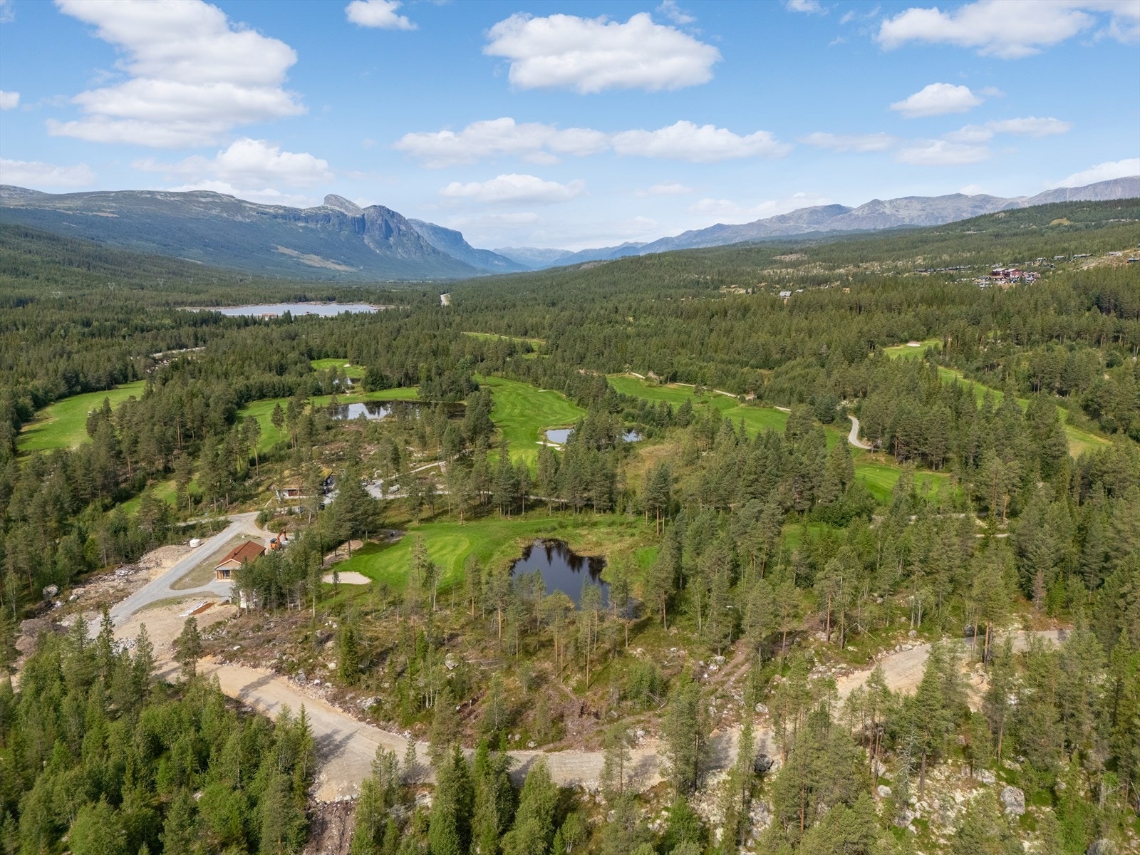 Omkranset av vakker høyfjellsnatur og nydelig utsikt Galleribilde