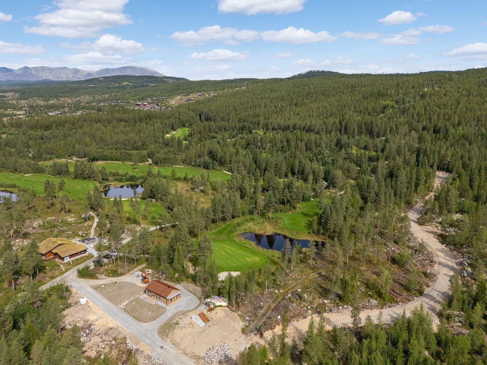 Velkommen til Heimsilgrenda tomtefelt. Her har du muligheten til å sikre deg tomter med en nydelig beliggenhet tett på golfbanen Galleribilde