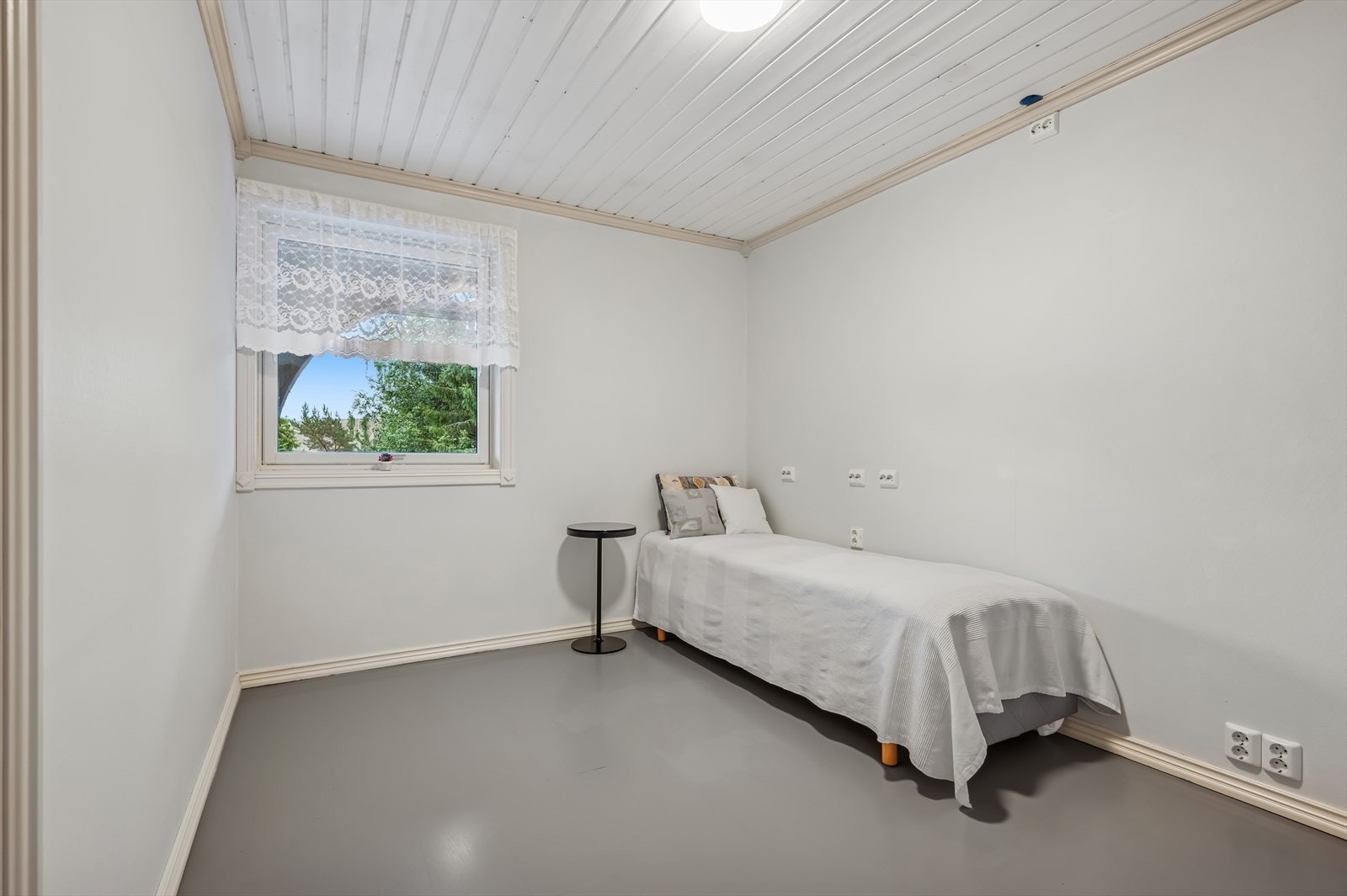 Rom innredet som soverom. ( Rommet er ikke søkt om bruksendring på, noe som fører til at dette ikke er godkjent. Se punkt ferdigattest. ) Galleribilde