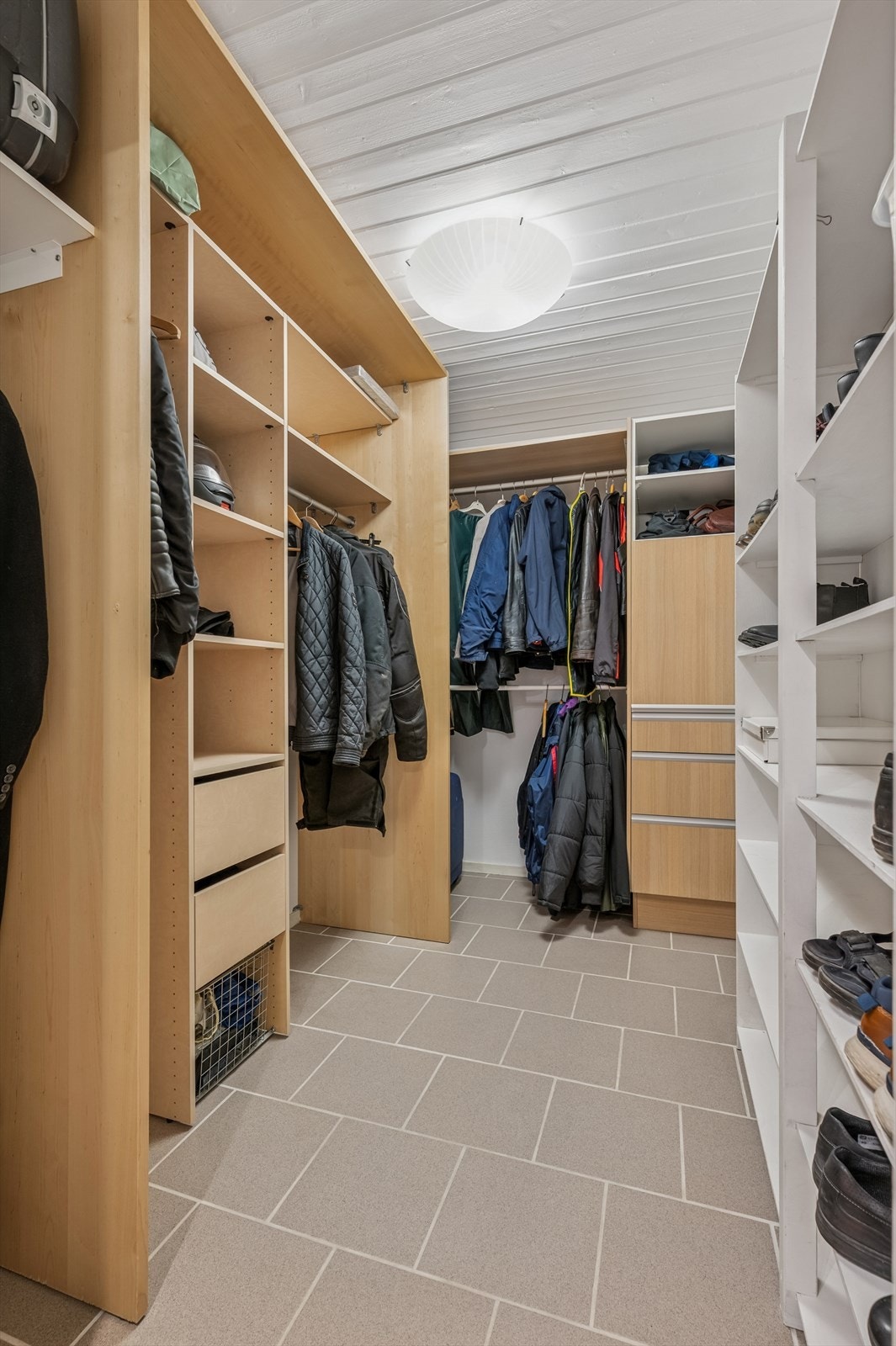 Boligen har gode oppbevaringsmuligheter. Galleribilde