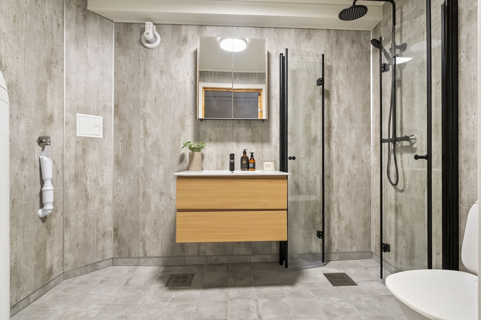 Bad - nyleg totalrenovert etter vasskade Galleribilde