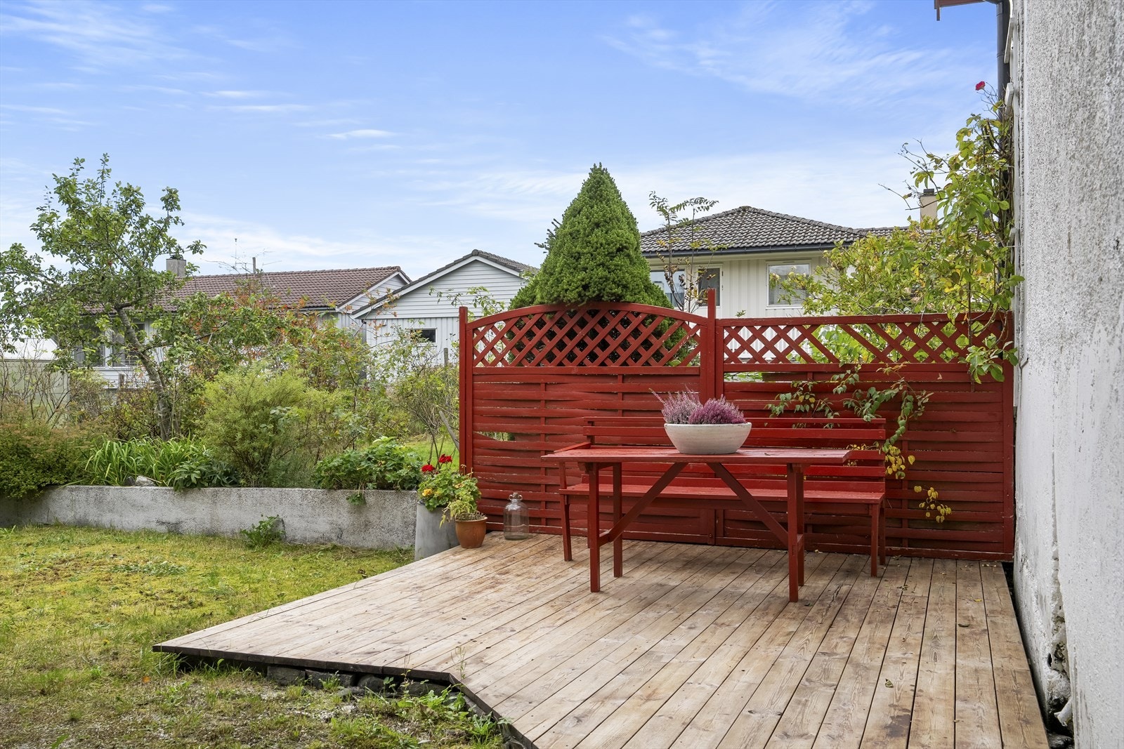 Uteplass ved inngangsparti til leilegheita Galleribilde