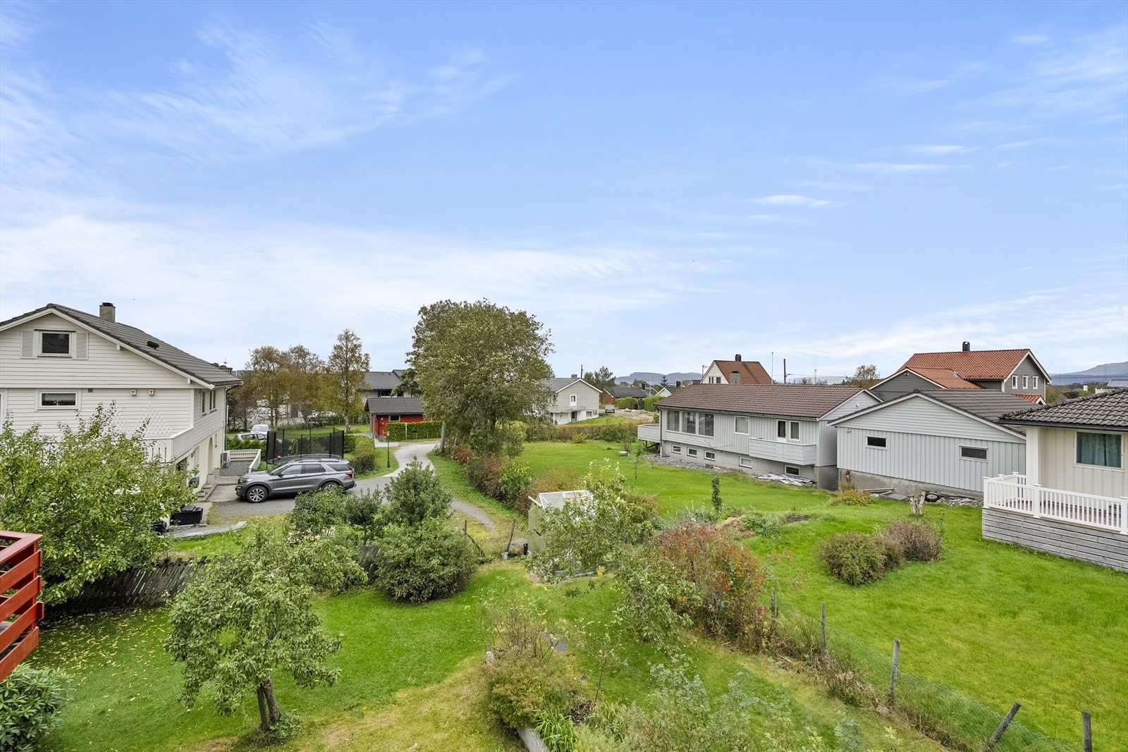 Utsikt vestover frå eigedomen Galleribilde