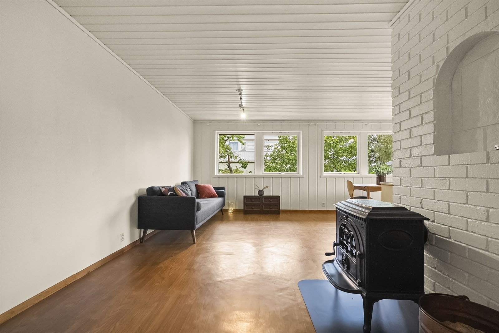 Stove utleigedel med vedomn Galleribilde