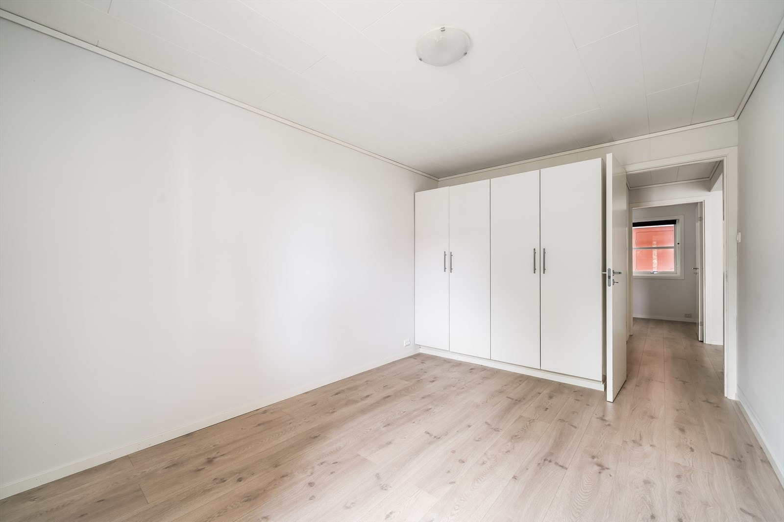 Leiligheten er praktisk utformet. Ingen sviller mellom rommene, med unntak av inngang til bad. Galleribilde