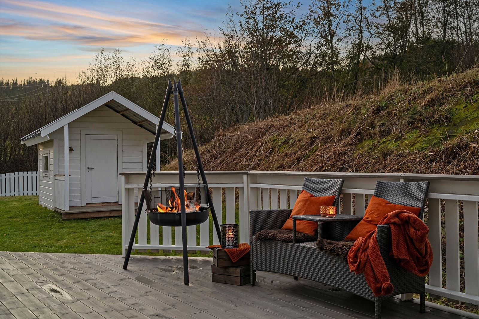 Uteplassen innbyr til både stille stunder og lange, sosiale kvelder. Galleribilde
