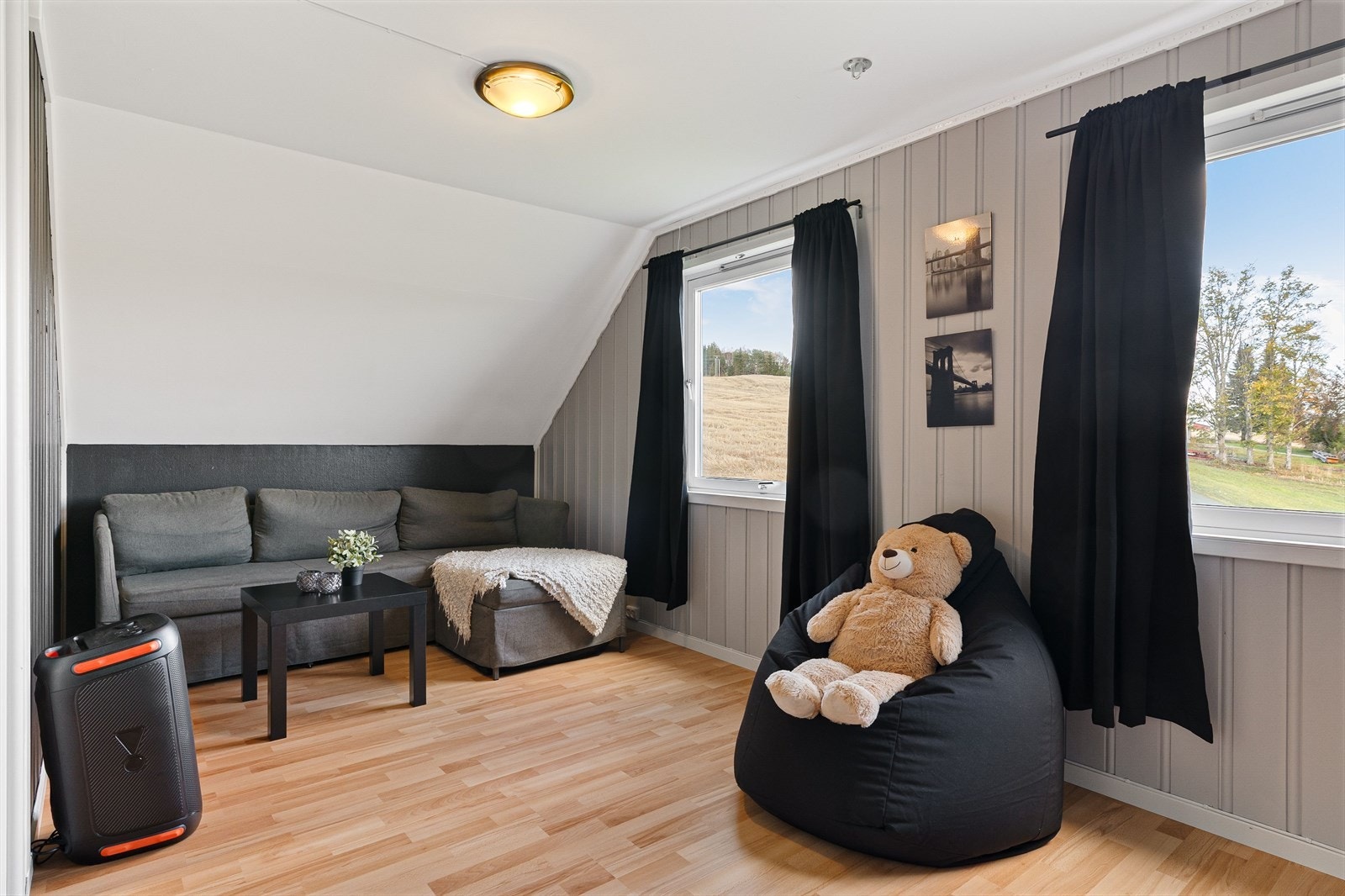 Ved behov kan soverommene benyttes som kontor, walk-in closet eller ekstra stue. Galleribilde