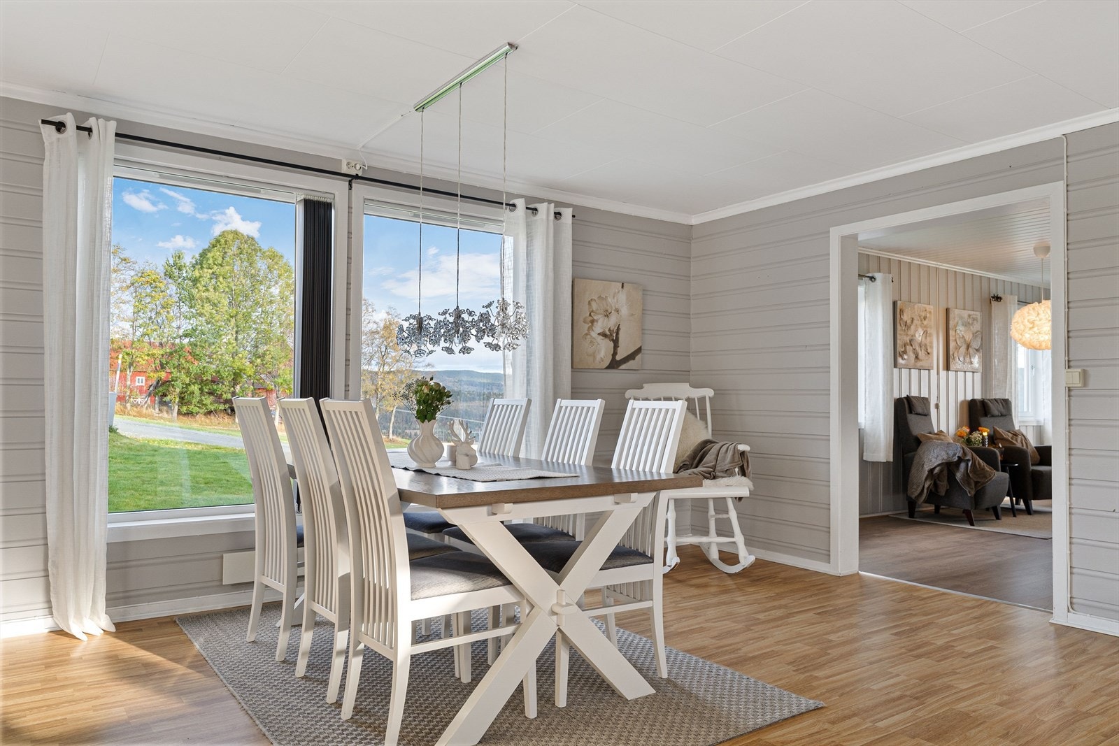 Her kan venner og familie samles for hyggelige måltider rundt et langbord. Galleribilde