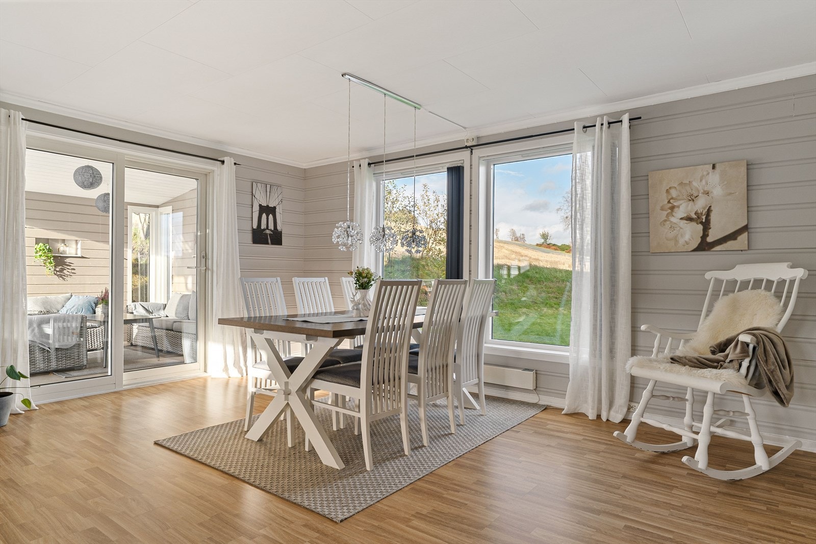 Om sommeren er det deilig å trekke ut for både avslapning og middager i varmen. Galleribilde