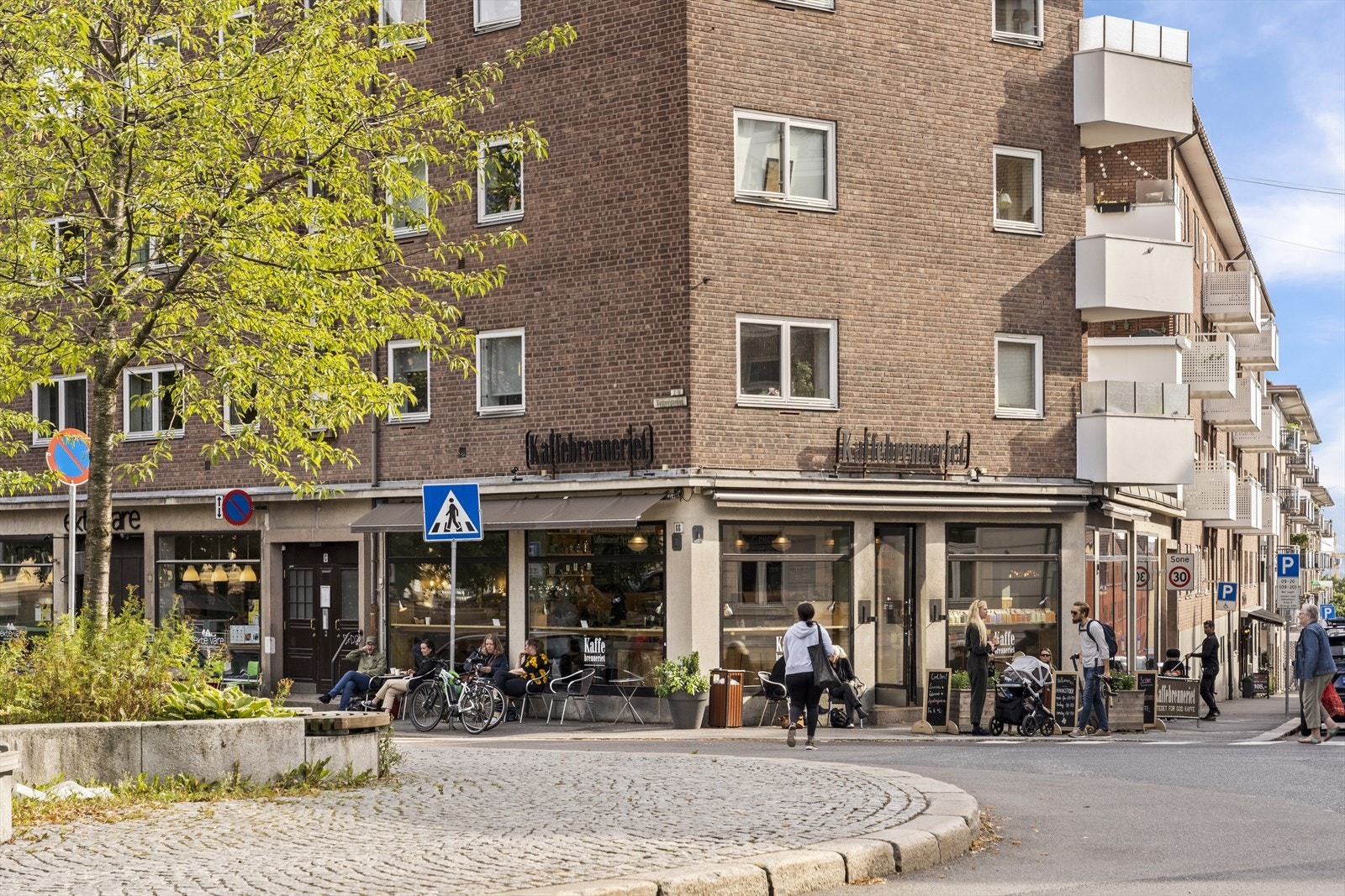 Her finner man blant annet kaffebrenneriet med hyggelig uteservering. Galleribilde