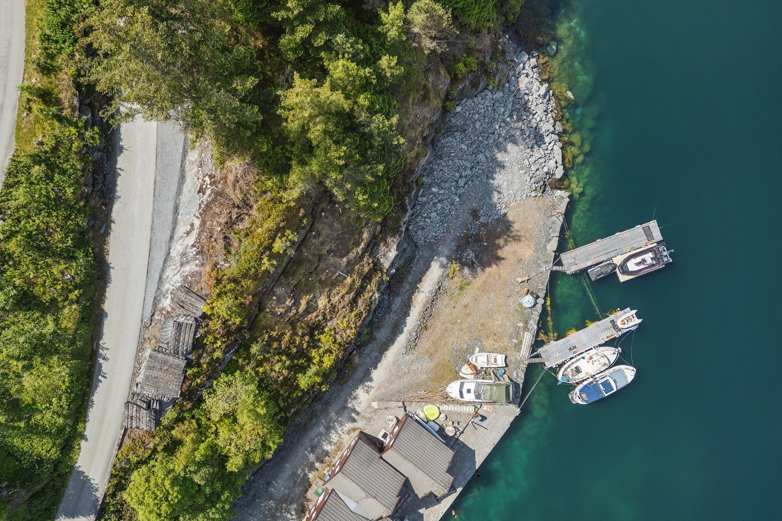 Det gjøres spesielt oppmerksom på at partene er fri fra avtalen om ikke godkjent utskillelse av tomten foreligger innen november 2025. Galleribilde