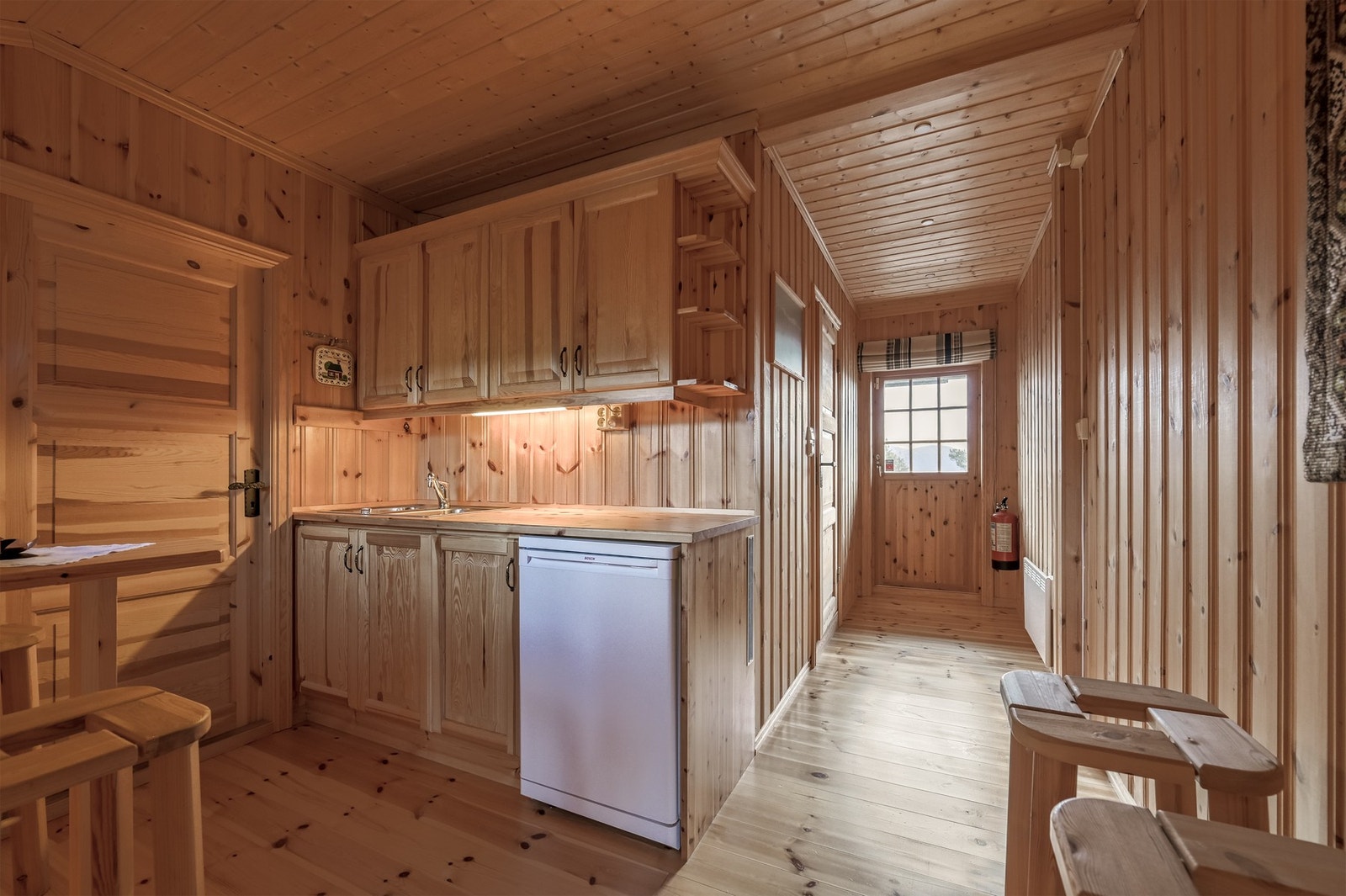 Hytta har ekstra kjøkken i den nye delen. Dette er spesielt praktisk om man er mange på hytta samtidig. Galleribilde