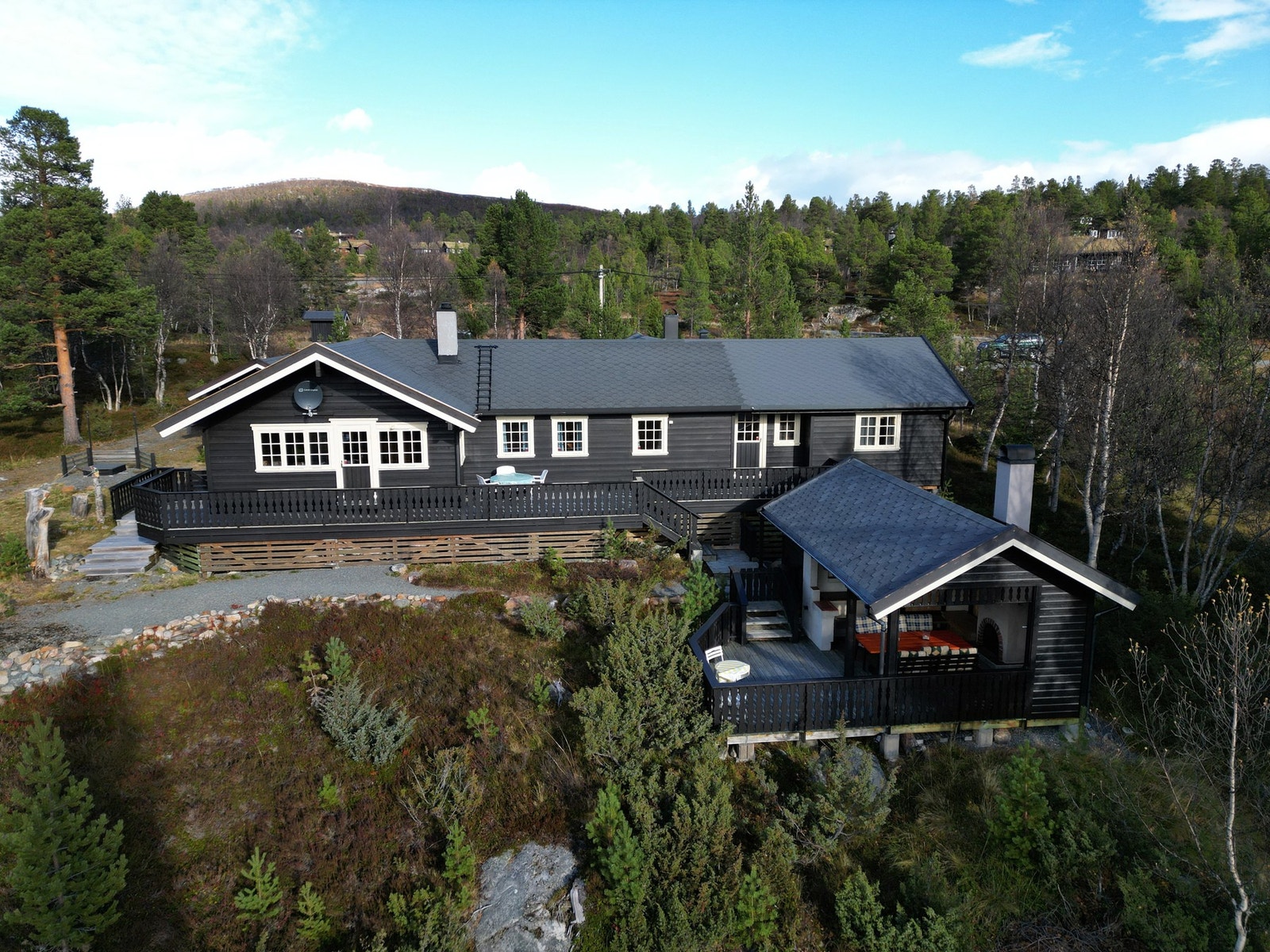 Hytta ble bygget i 1990. Hytta ble vesentlig ombygget og tilbygget i 2007. Galleribilde