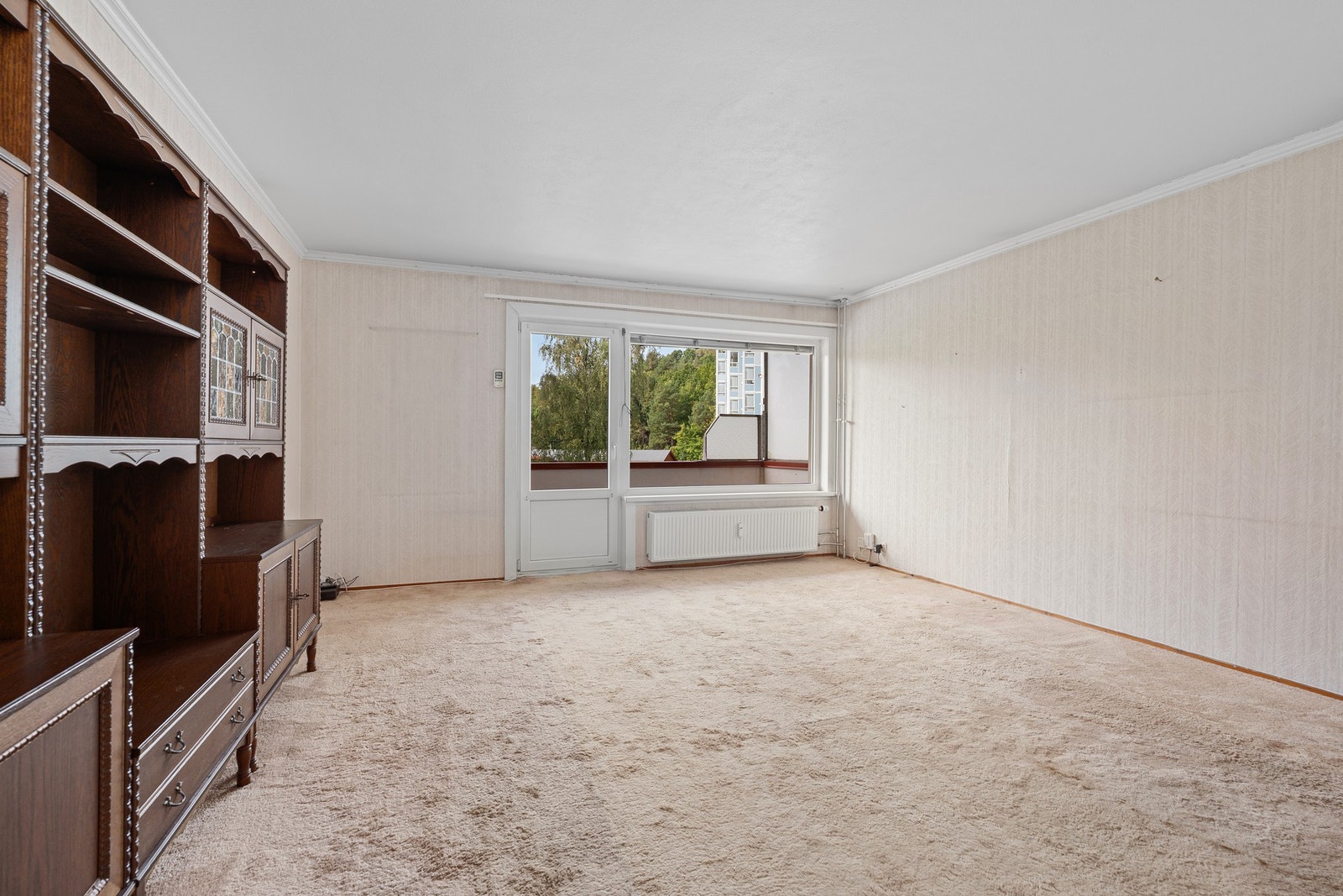 Stue med utgang til vestvendt balkong Galleribilde