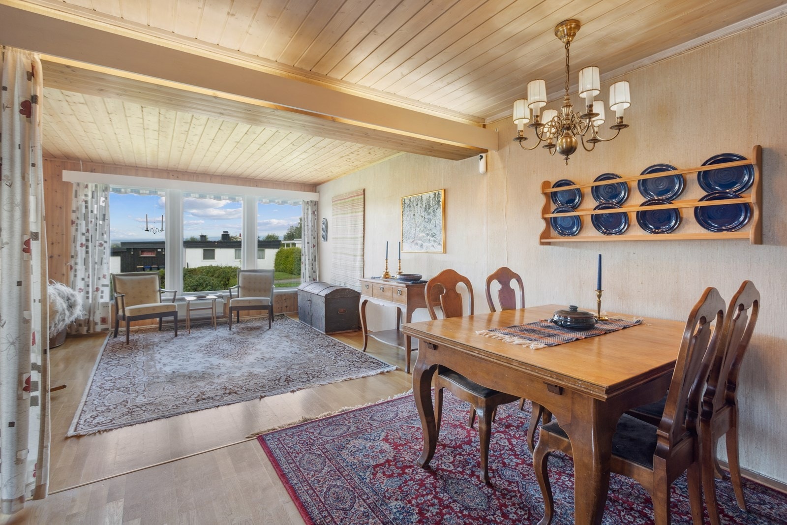 Åpen stue- spisestue. Galleribilde