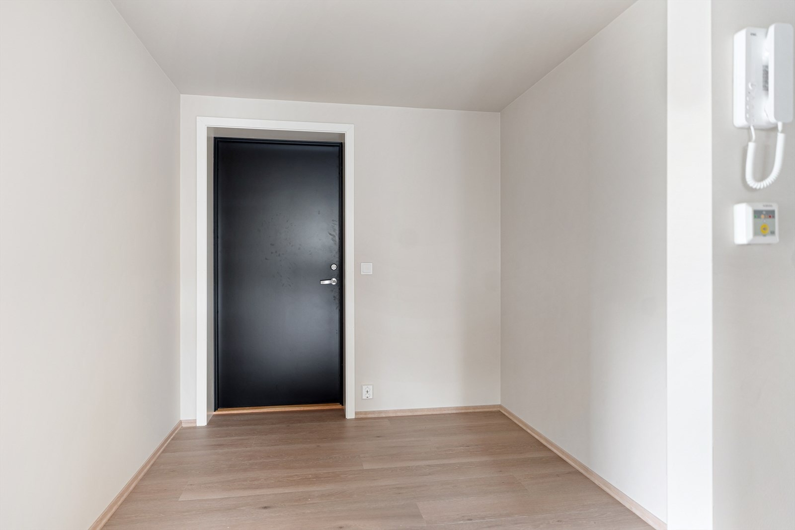 Entré med plass til garderobeløsning Galleribilde