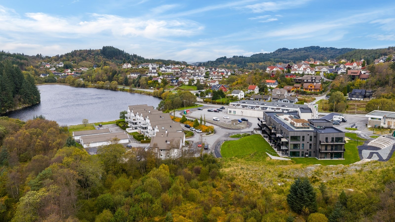 Kort avstand til Gåsalandsvatnet og andre turområder som Djupadalen og Steinsfjellet Galleribilde