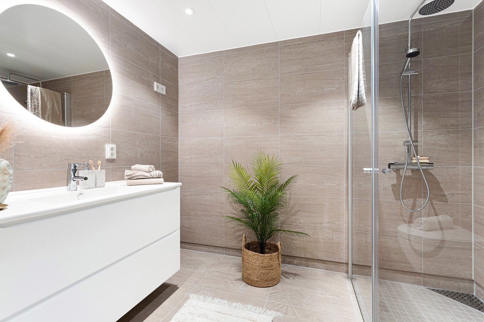 Delikat, privat bad på hovedsoverom. Galleribilde