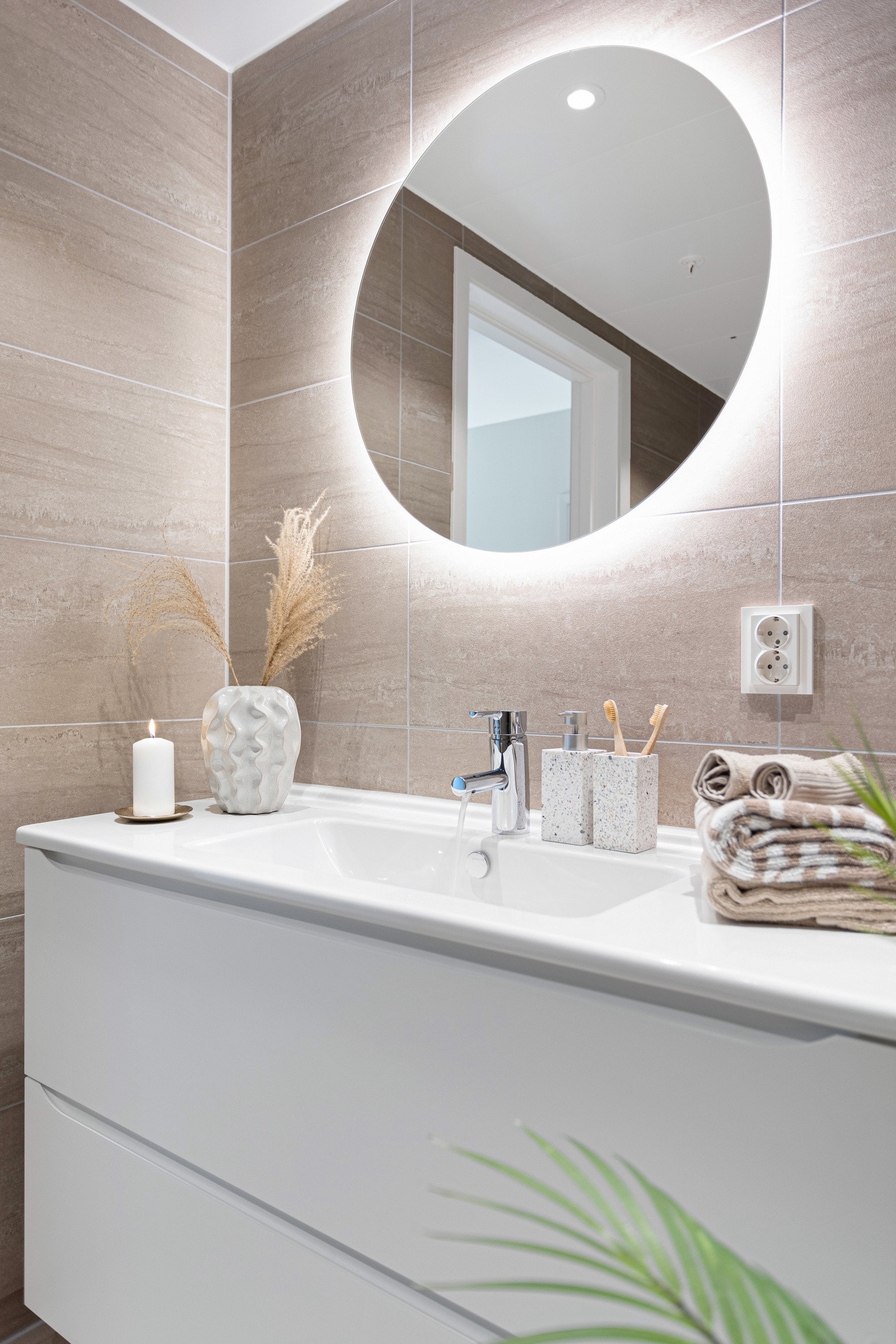 Det er også opplegg for vaskemaskin på dette badet. Galleribilde