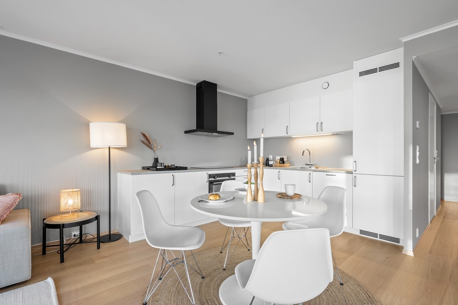 Kjøkkenet har integrerte hvitevarer Galleribilde