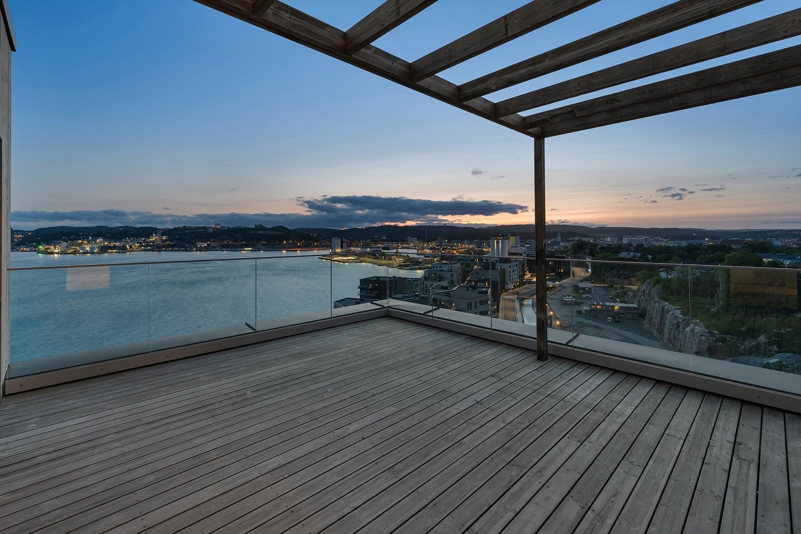 Unik toppleilighet med to takterrasser Galleribilde