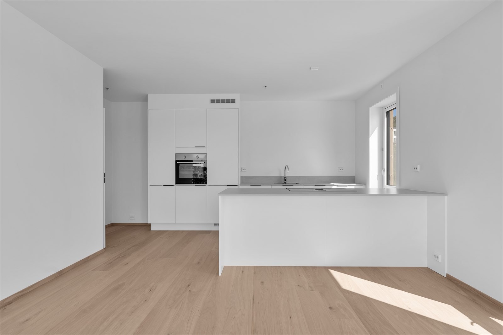 Kjøkkenøy med barløsning/frokostbenk Galleribilde