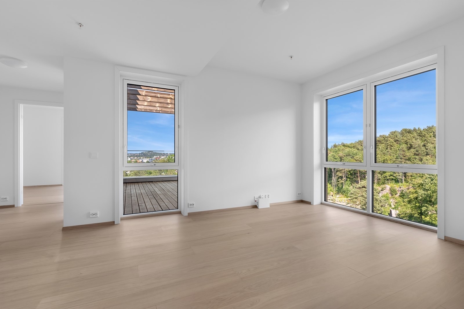 Separat tv-stue, evt. kontor eller bibliotek med adkomst til den andre takterrassen Galleribilde