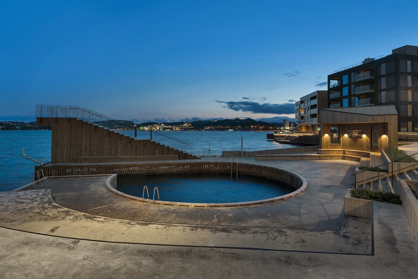 Her frister det med et kveldsbad Galleribilde