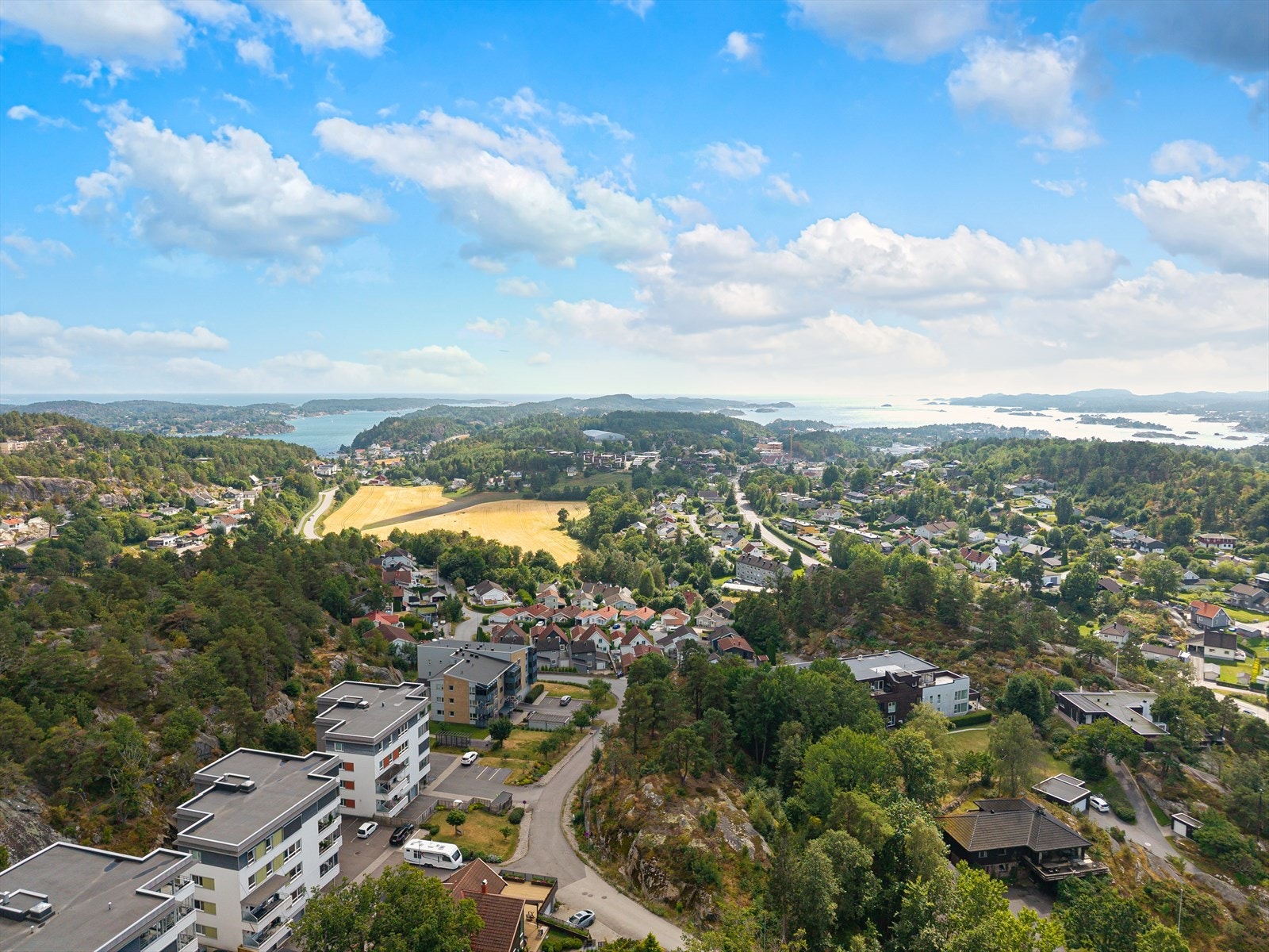 For den badeglade er området et lite paradis! Flere av Sandefjords mest populære og barnevennlige strender ligger innen rekkevidde, som Vøra, Langeby, Folehavna, Fruvika og Grubesand. Galleribilde