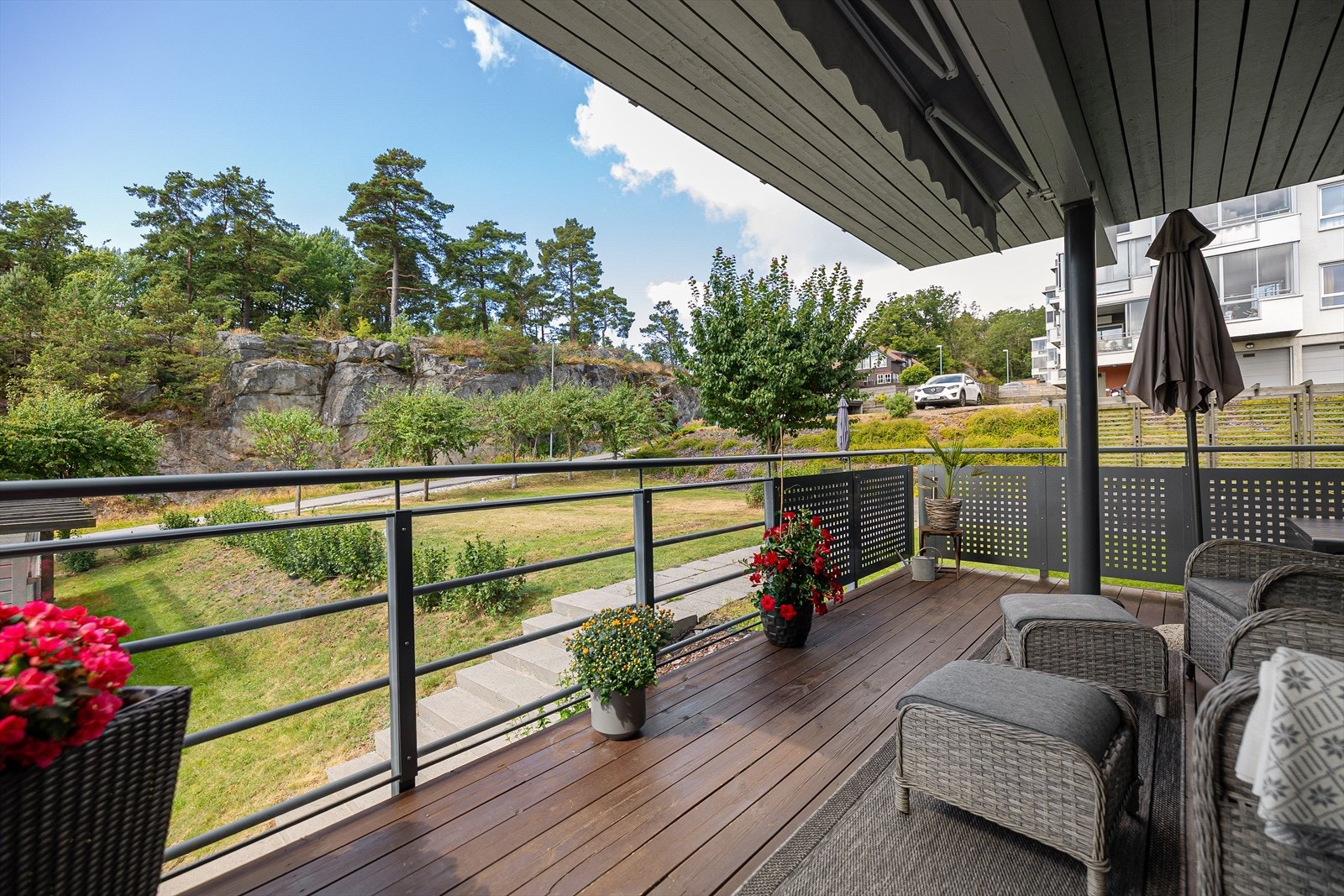 Denne flotte leiligheten har en vestvendt takoverbygget balkong på 15 kvm. Galleribilde