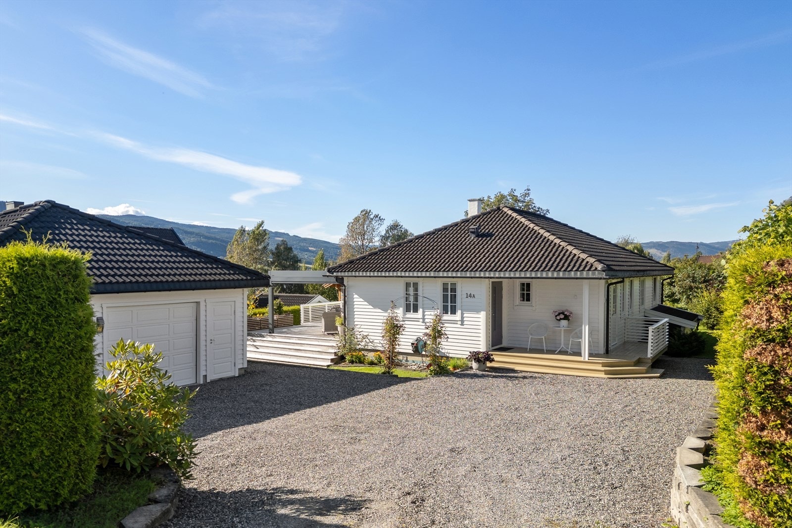 Det er parkering i dobbel garasje. Galleribilde