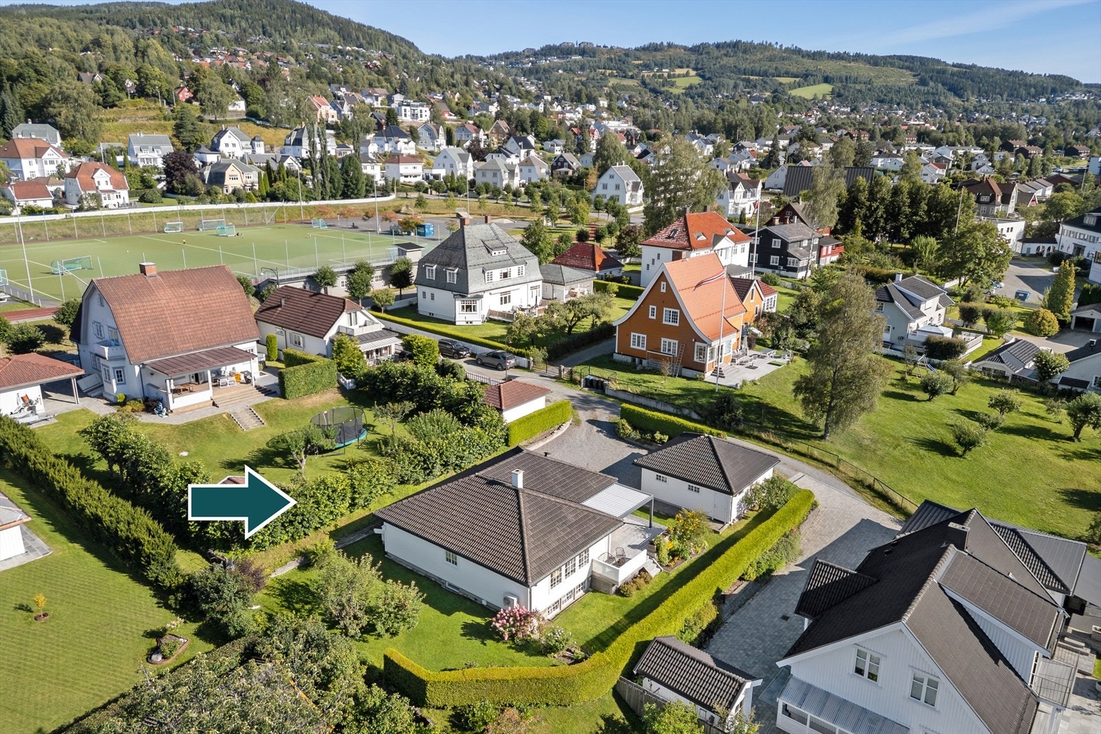 Eiendommen har en attraktivt beliggenhet ved Sportsplassen. Galleribilde