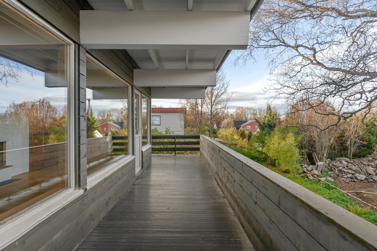 Fra stuen har du adkomst til romslig og vestvendt veranda. Galleribilde