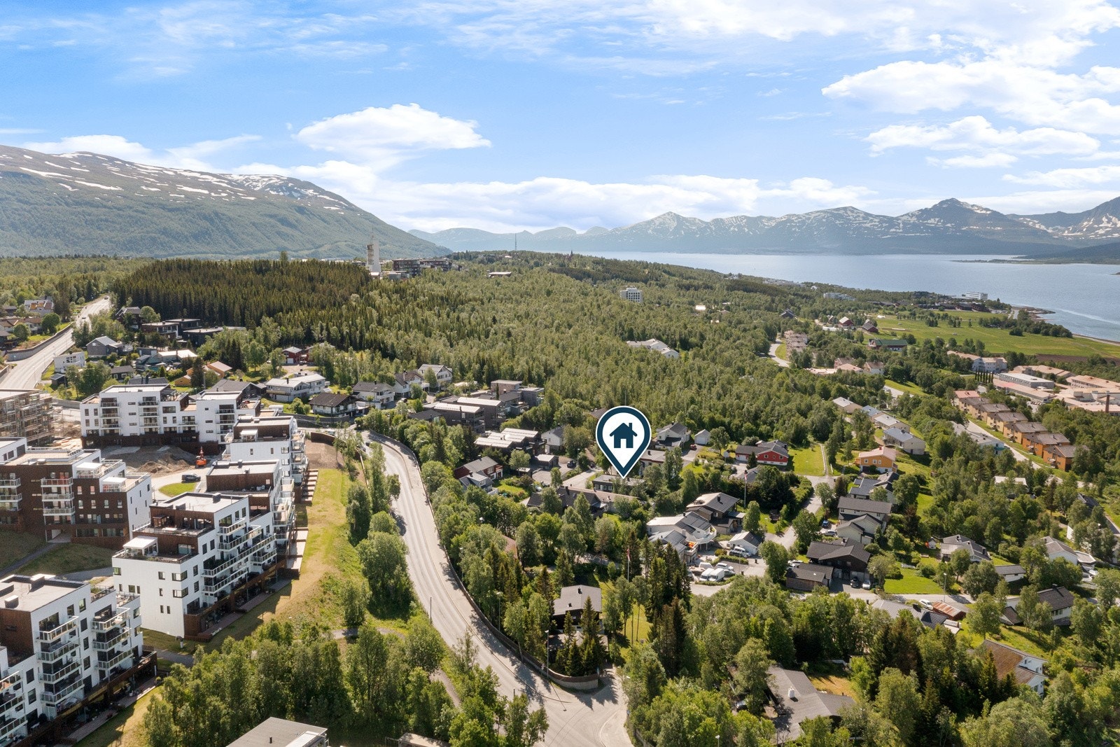 Oversikt over området, her bor du tett på naturen samtidig som du har meget gode forbindelser. Galleribilde