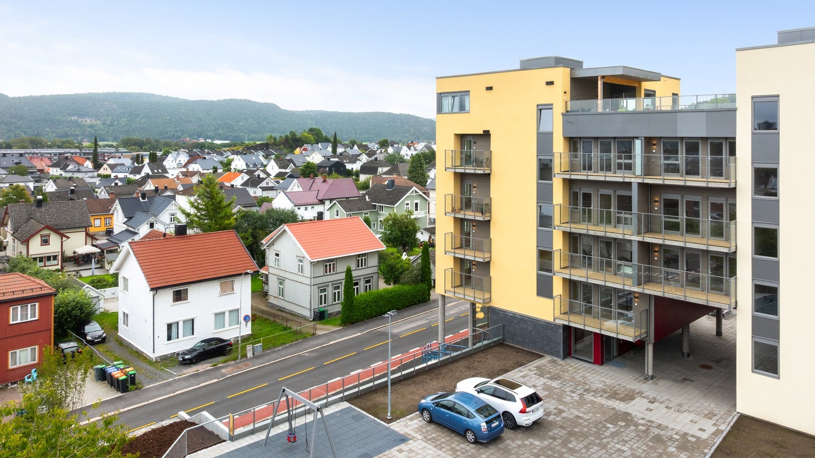 Her får du en tidsriktig leilighet, med spennende fellesarealer, grønne uteplasser, solfylt og nærheten til alle tilbud i sentrum. Galleribilde