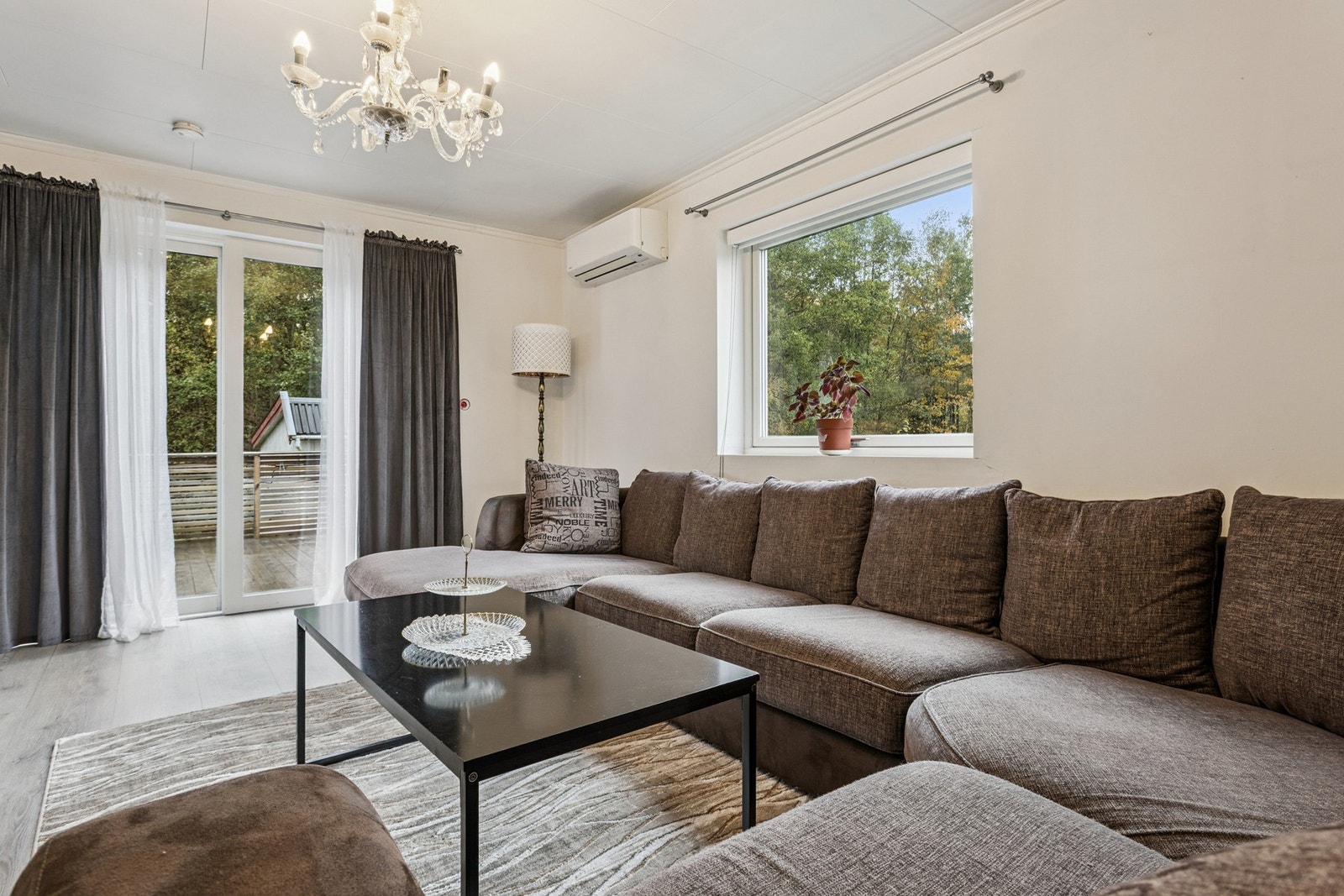 Direkte adkomst til terrasen via skyvedøren Galleribilde