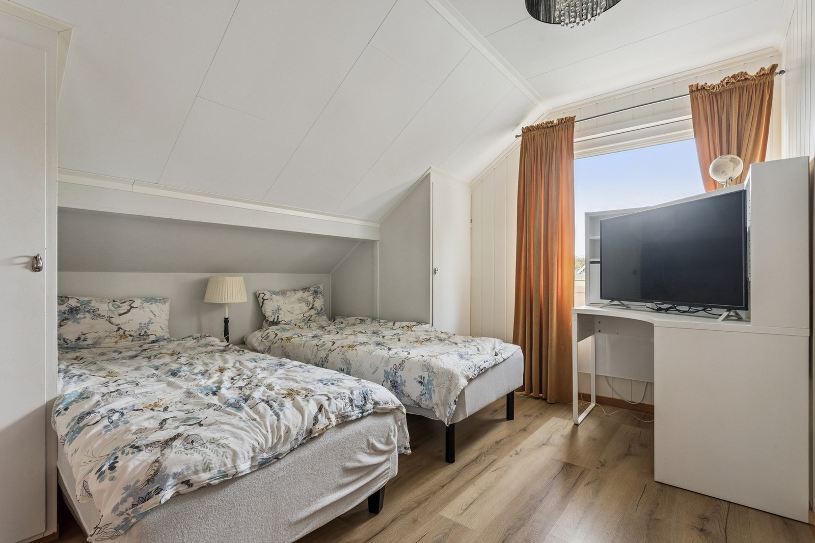 Videre kommer du til soverom nr 2 i huset. Galleribilde