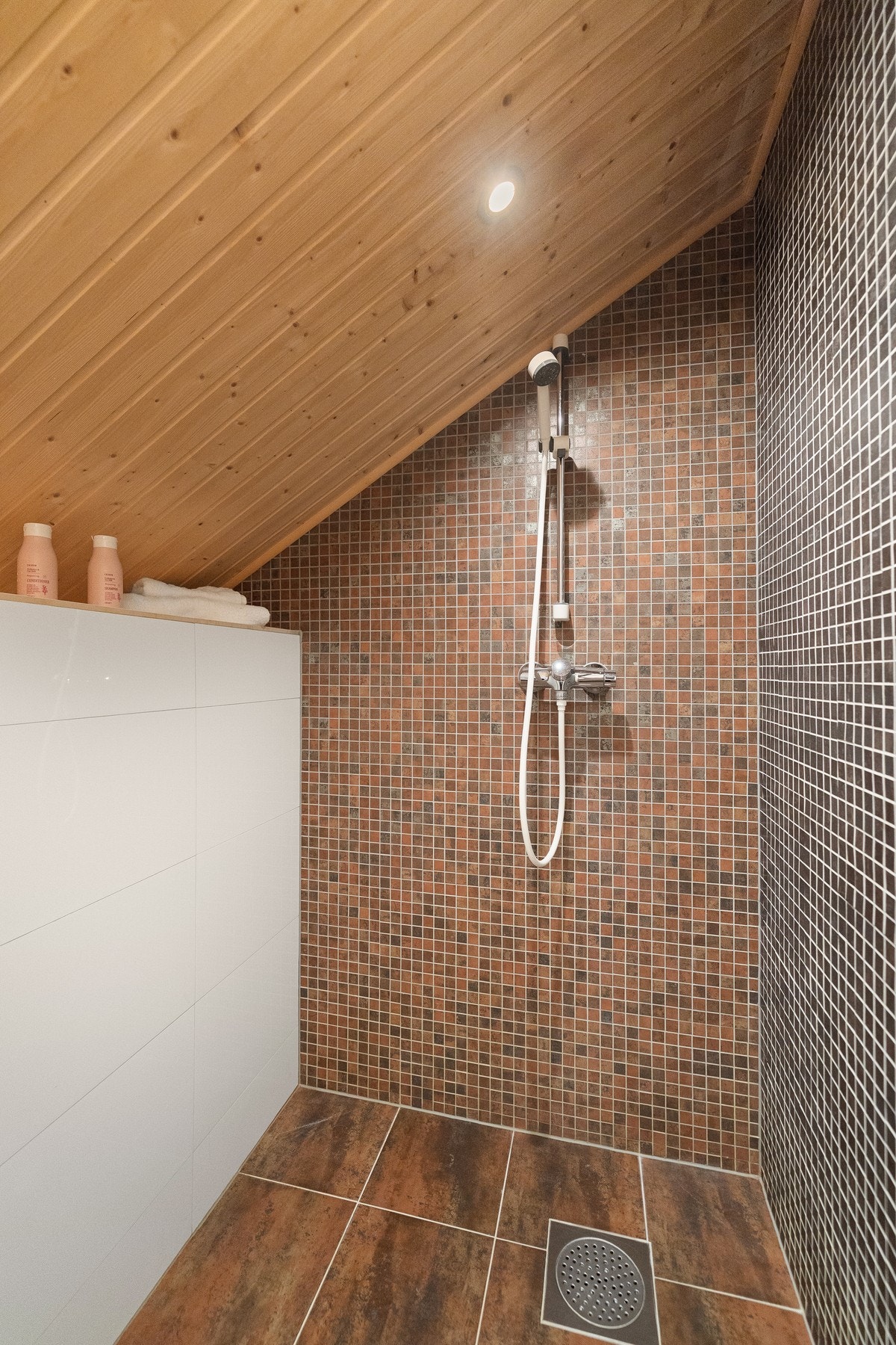 Vakkert innredet bad med rustikke detaljer. Galleribilde