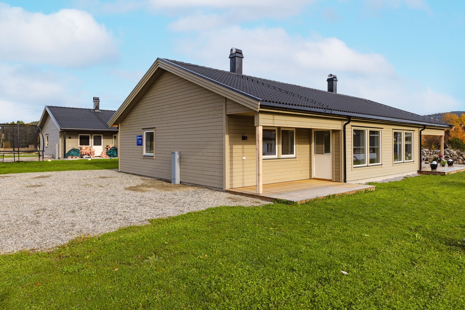 Ny halvpart av tomannsbolig i landlige omgivelser Galleribilde