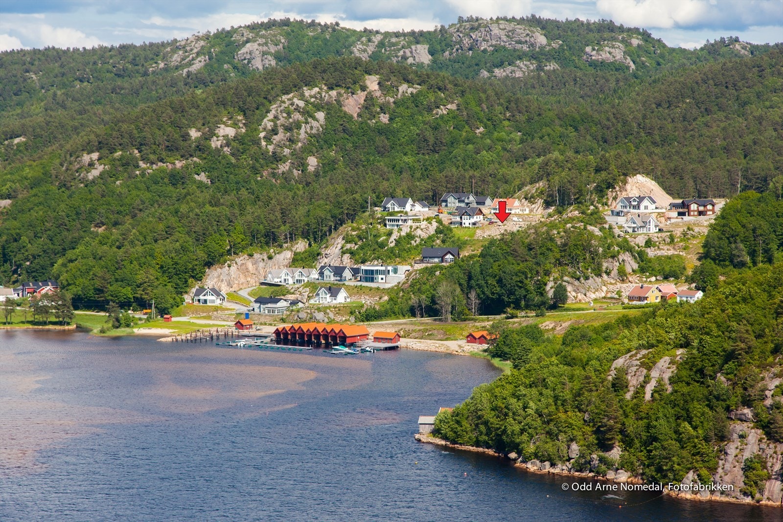 Idyllisk beliggenhet like ved sjøen. Galleribilde