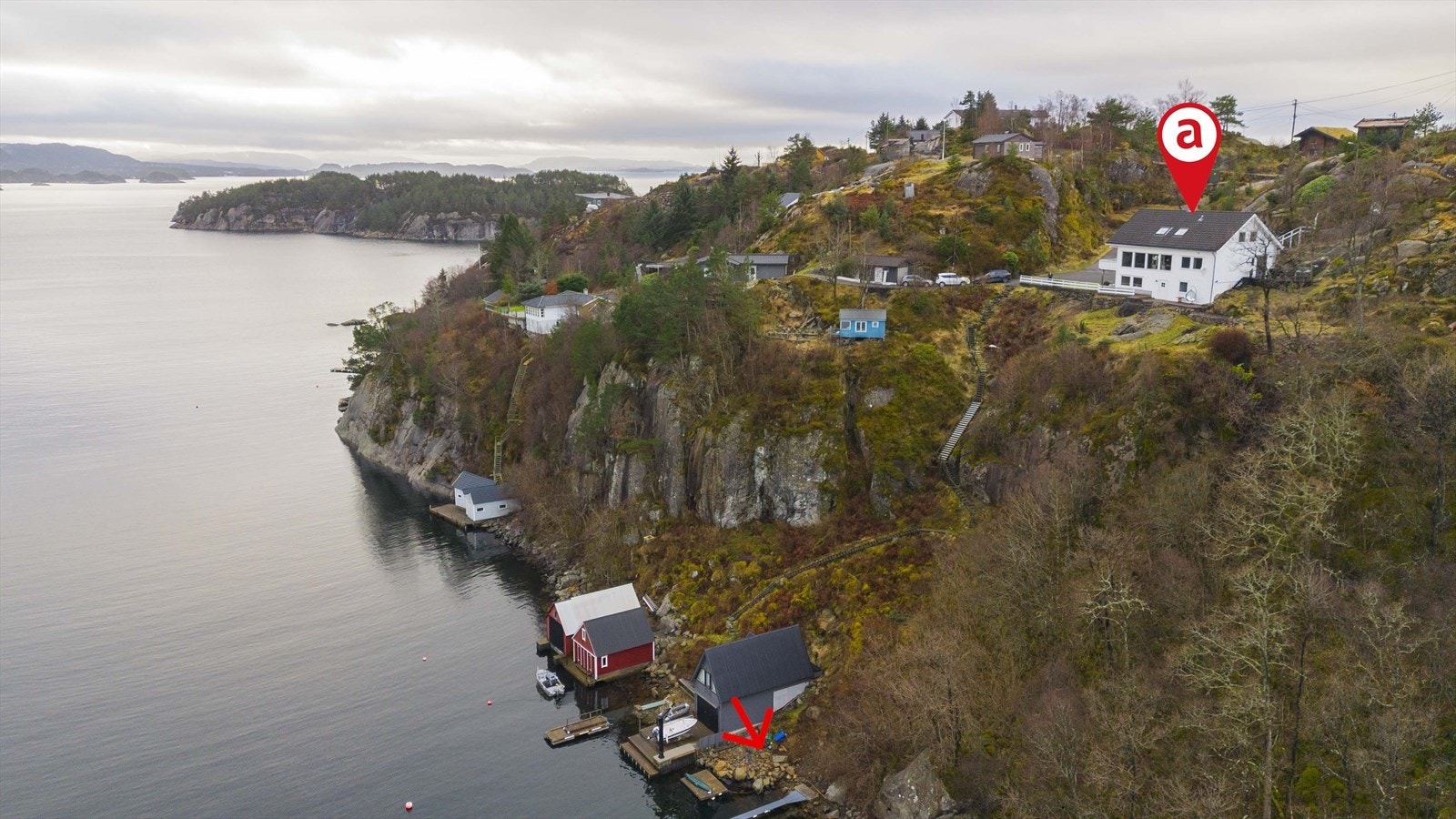 Aktiv Eiendomsmegling v/Stian Jakobsen har gleden av å presentere Kalvaneset 96! En stor og innholdsrik enebolig med nøstetomt og utleieleilighet (ikke godkjent). Galleribilde
