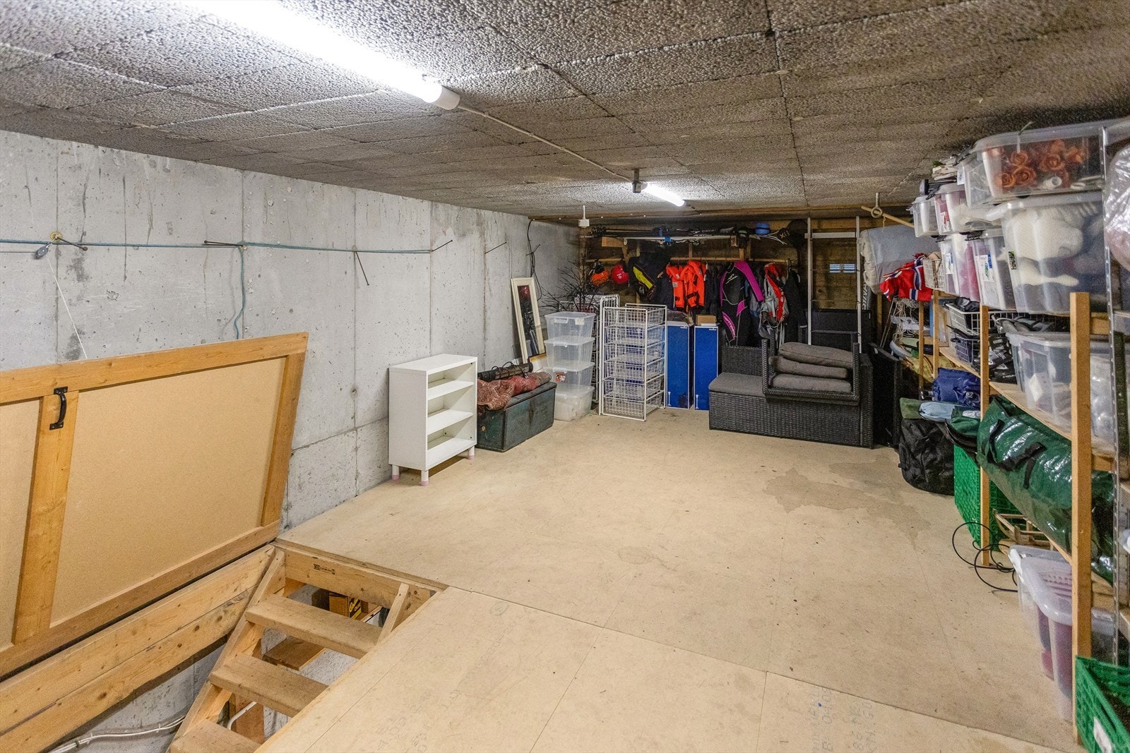 Masse bod- og oppbevaringsplass Galleribilde