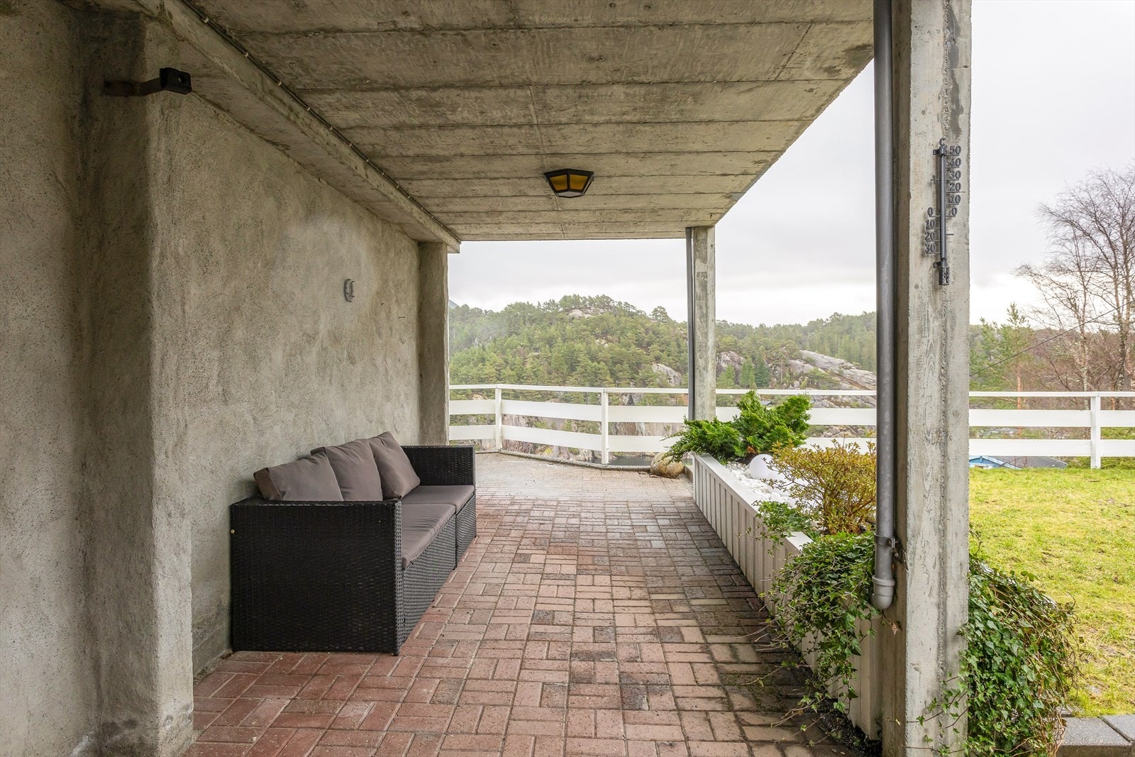Noen av uteplassene er under tak Galleribilde